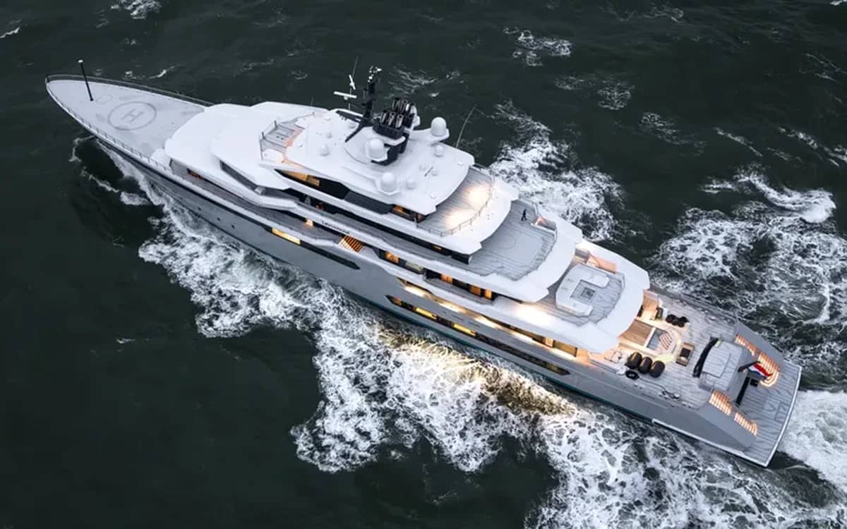 billionaire-gabe-newell-superyacht-15-gaming-stations