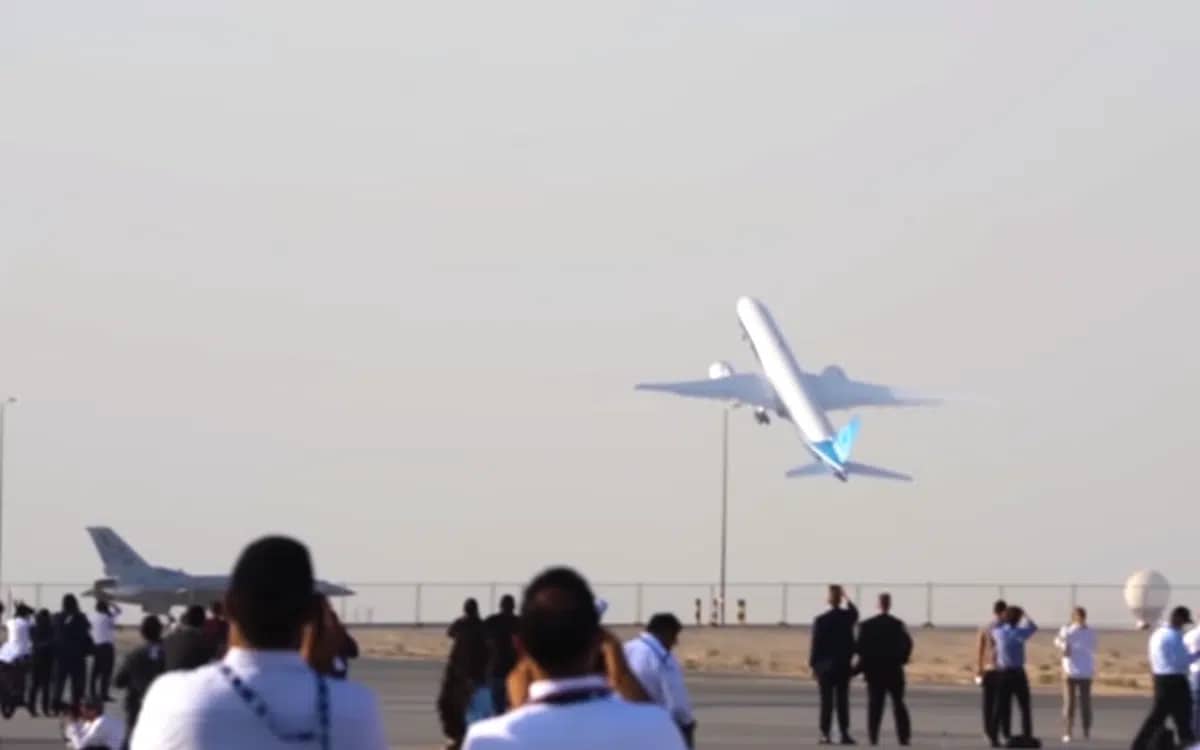 boeing-777x-dubai-takeoff