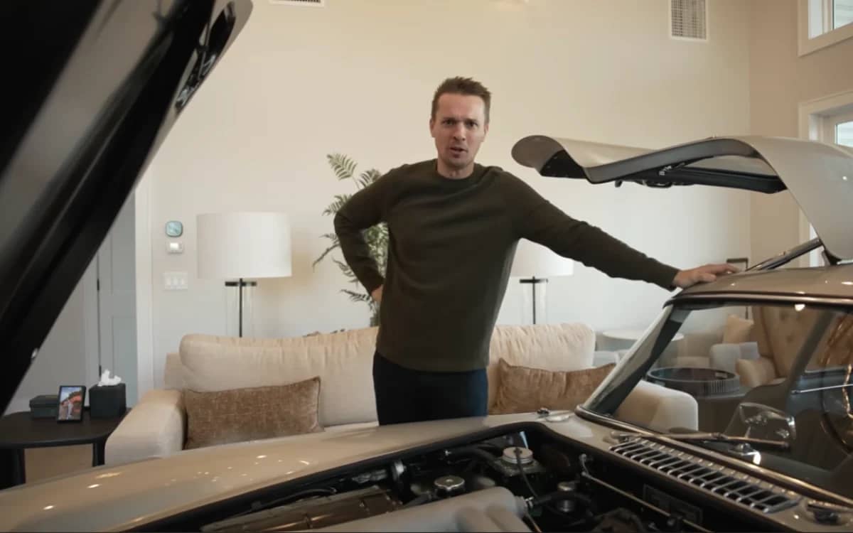 hoovies-ultimate-dream-car-living-room