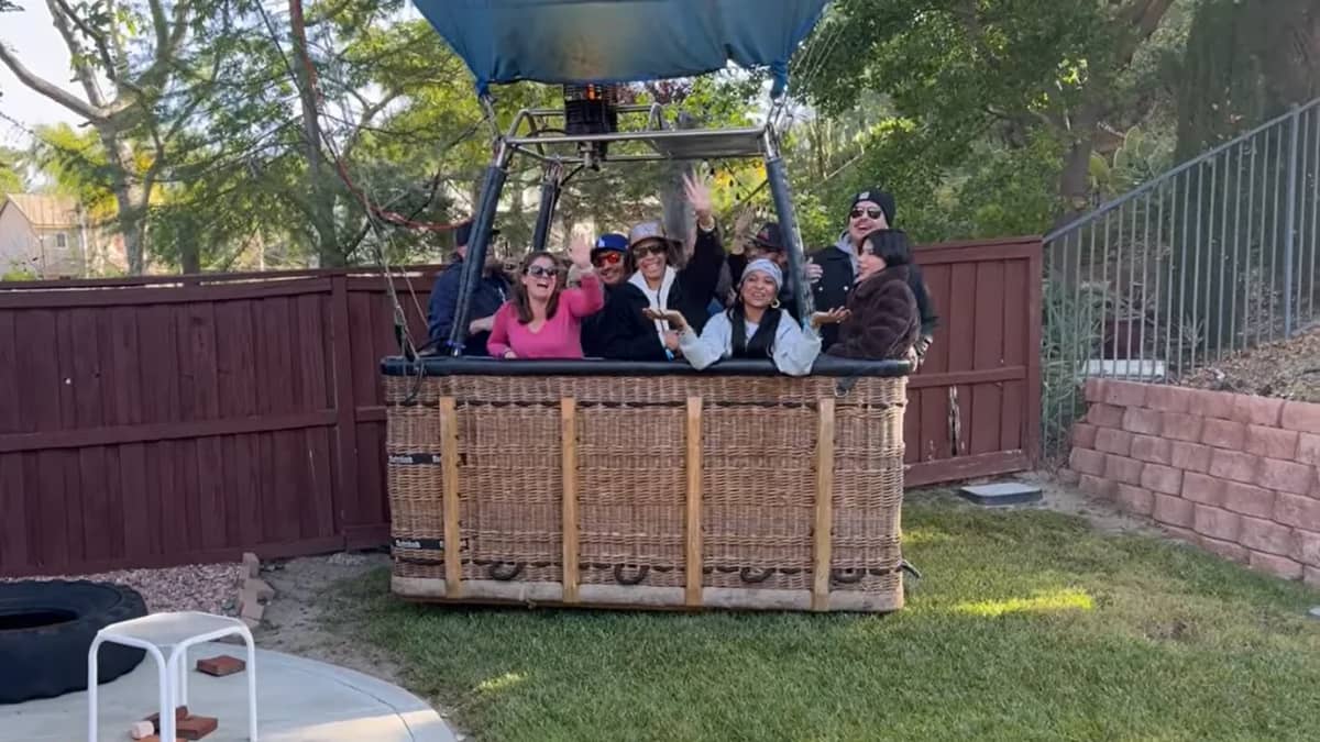 california-man-shocked-to-find-hot-air-balloon-in-his-backyard