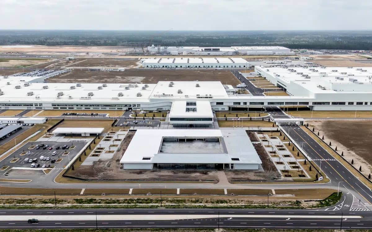 hyundai-just-opened-a-giant-7-6b-ev-factory-in-georgia-thats-bigger-than-some-cities