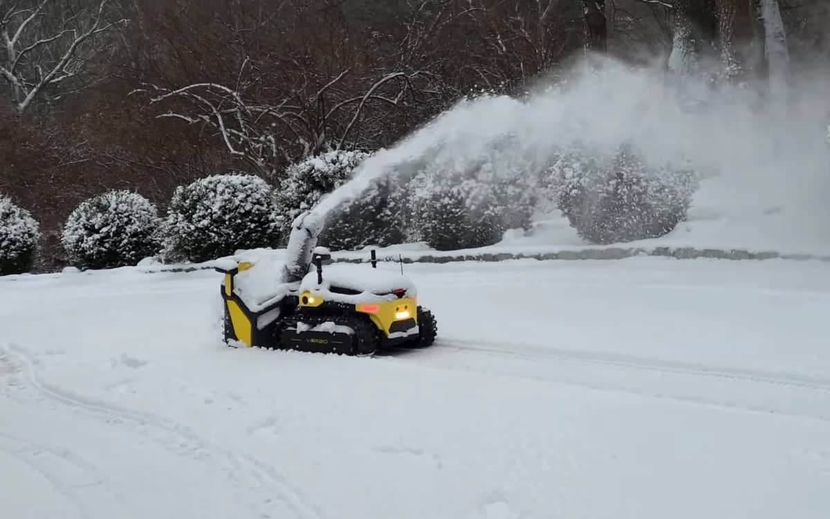 new-jersey-man-lets-5000-dollar-robot-clear-massive-driveway-during-winter-storm-fern
