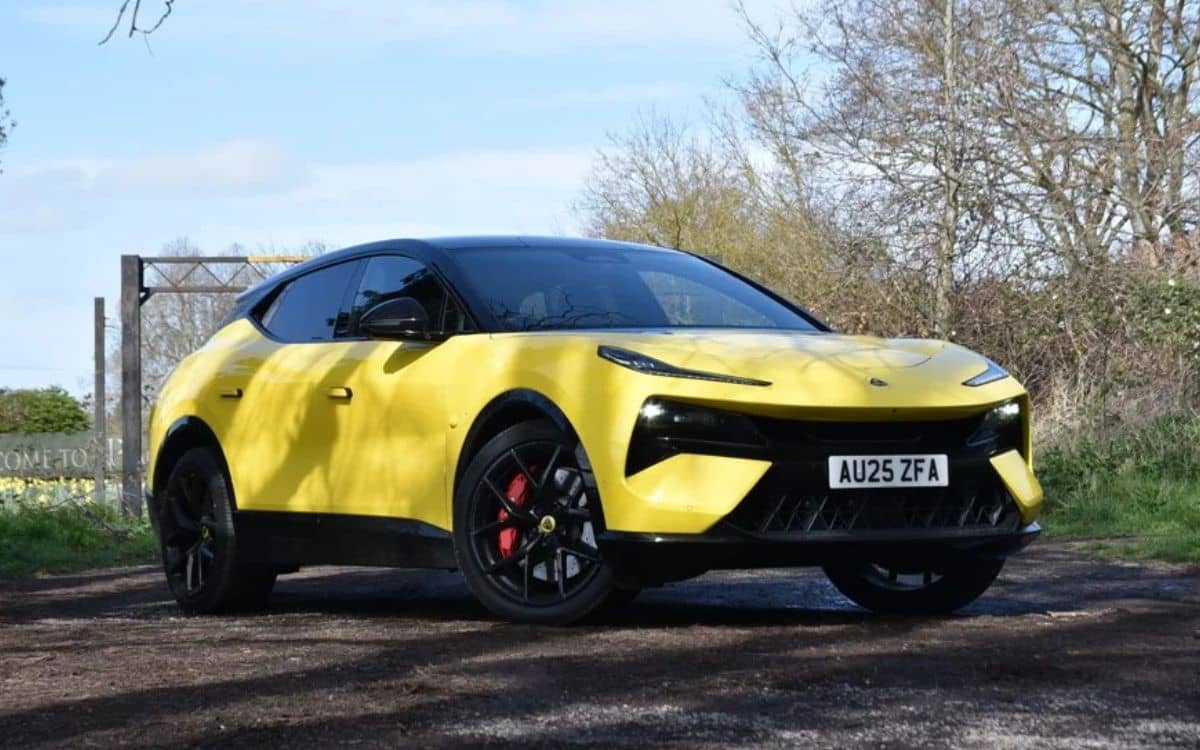 We got behind the wheel of the Lotus Eletre and it charges from 10-80% in 20 minutes while delivering supercar-level performance