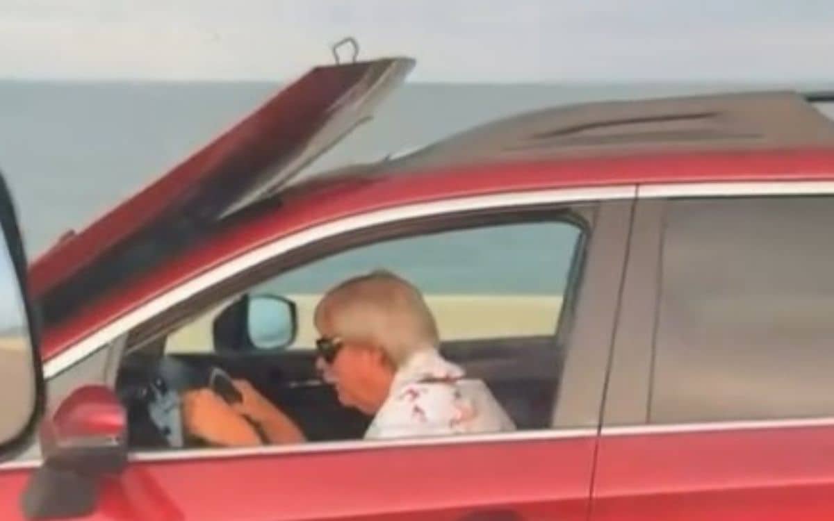 subaru-driver-florida-road-tampa-bridge