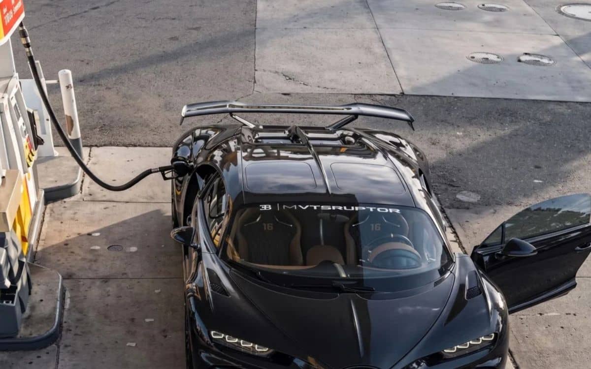 bugatti-hypercar-owner-gas-station-mistake