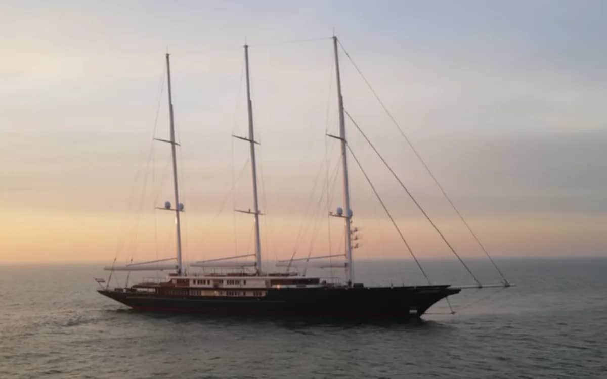 jeff-bezos-yacht-costa-marina