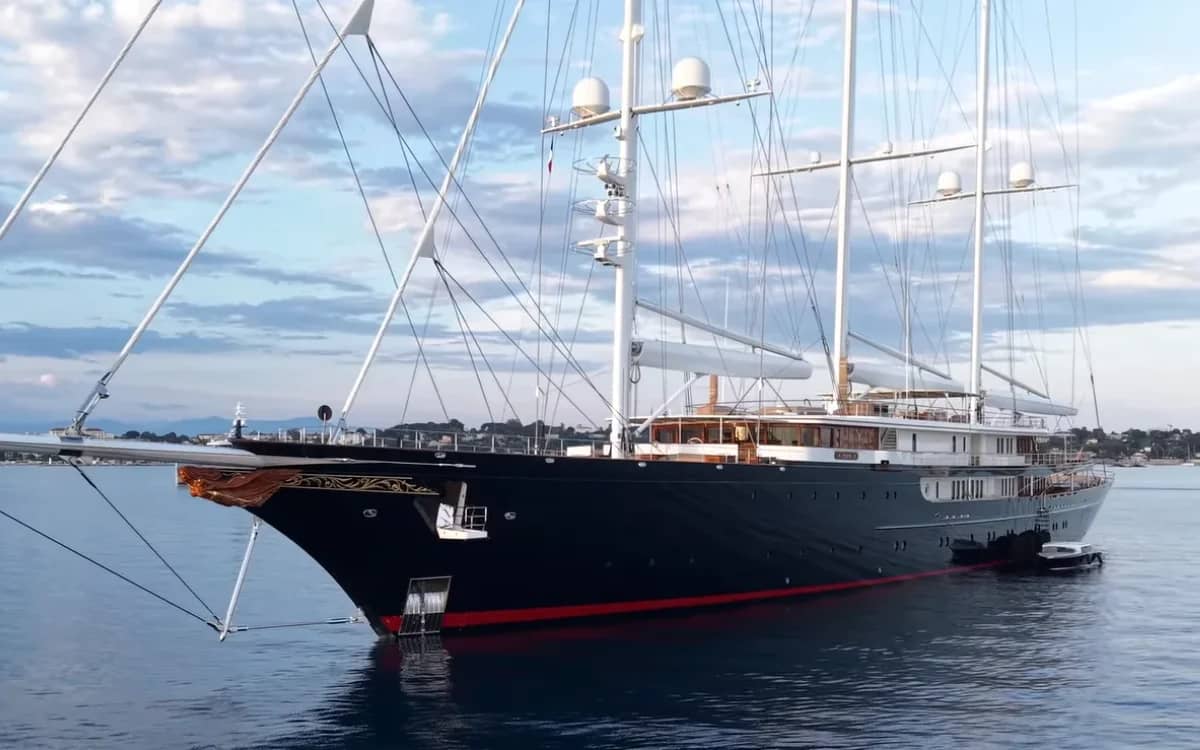 jeff-bezos-500-million-ship-costa-rica-created-perfect-dolphin-playground