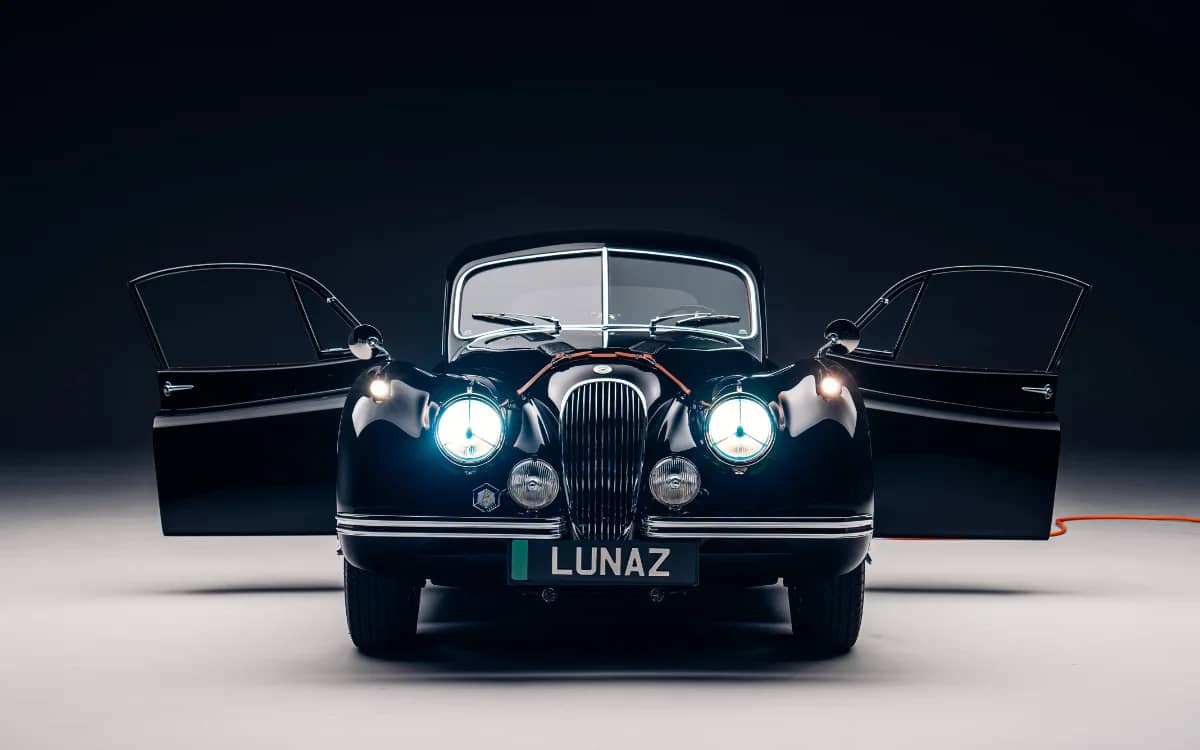 jodie-kidd-jaguar-xk-electirc-lunaz