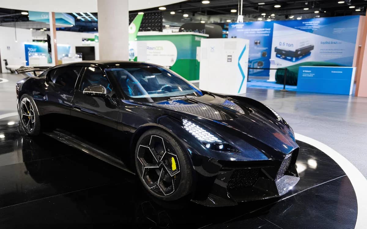 kosmera-ev-hypercars-with-ai-race-engineer-augemented-reality