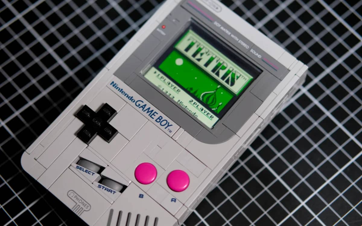 Woman turns LEGO's toy Game Boy set into a working model