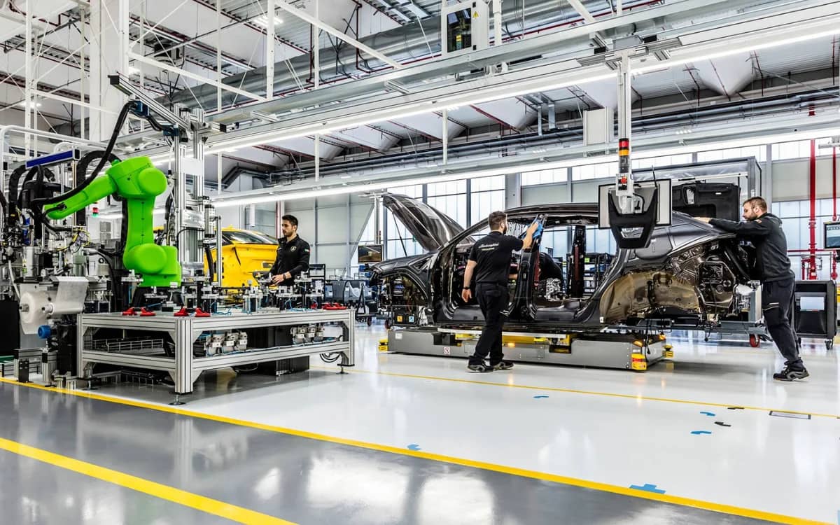 lamborghini-no-longer-launching-electric-car-insufficient-demand