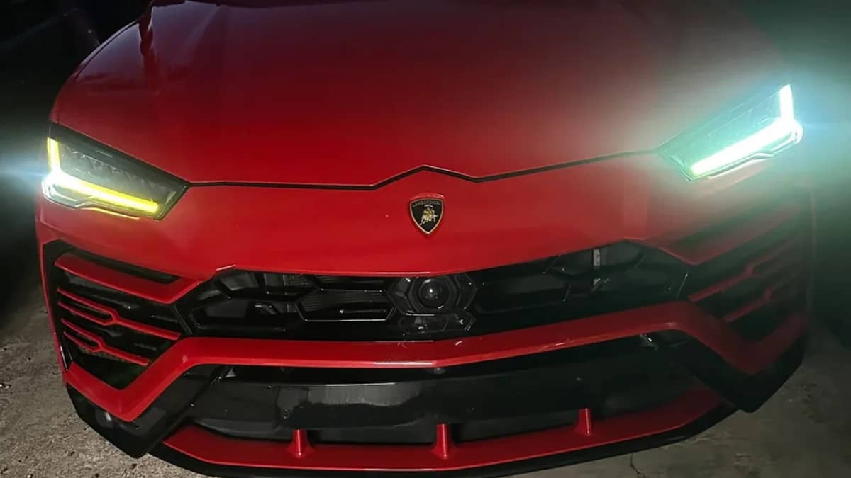 lamborghini-urus-headlight-fixed-issue