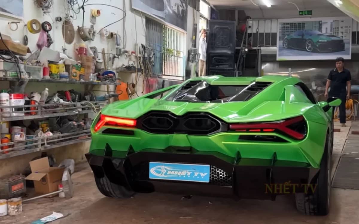 youtubers-transformed-scrapyard-nissan-maxima-lamborghini