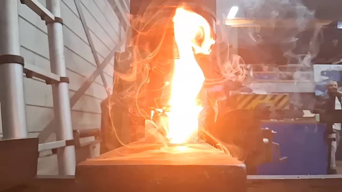 Man shows the surprising truth about whether water can stop a lithium battery fire