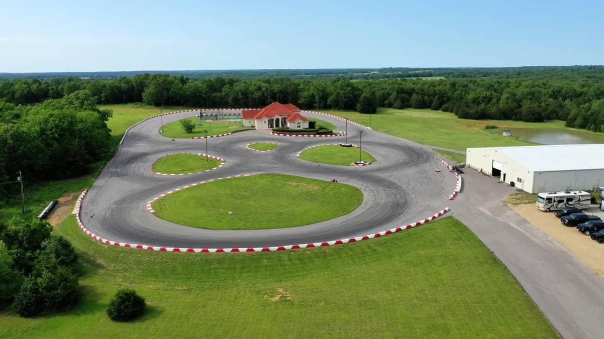 missouri-airbnb-little-talladega-race-track-go-kart