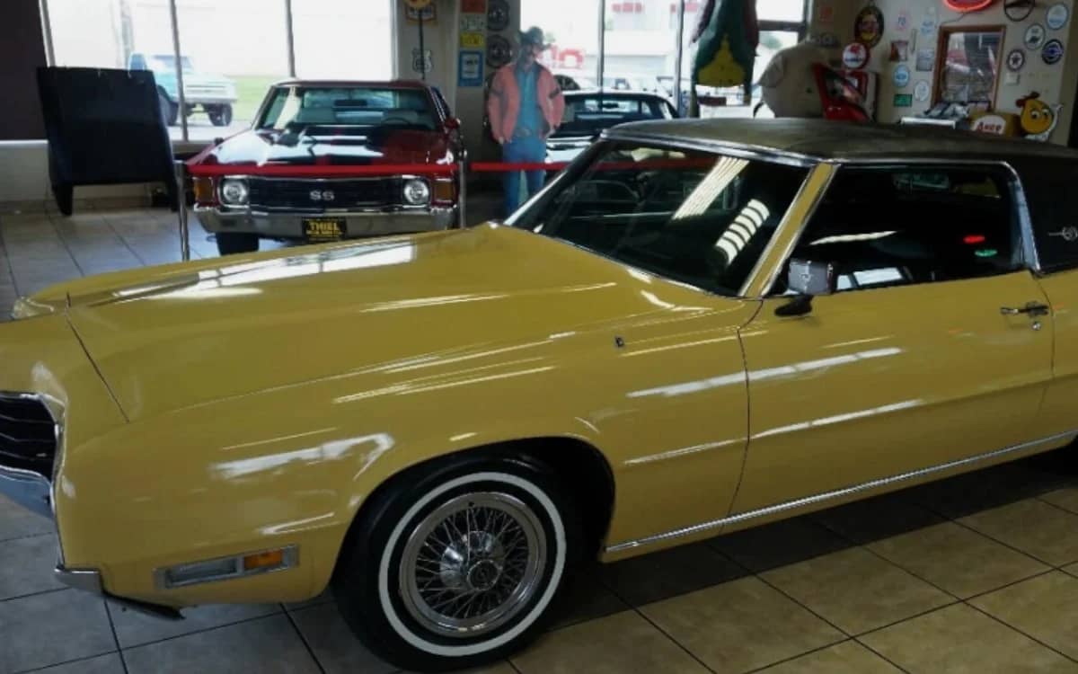 lois-lane-1971-ford-thunderbird-gets-wild-price-cut-iowa