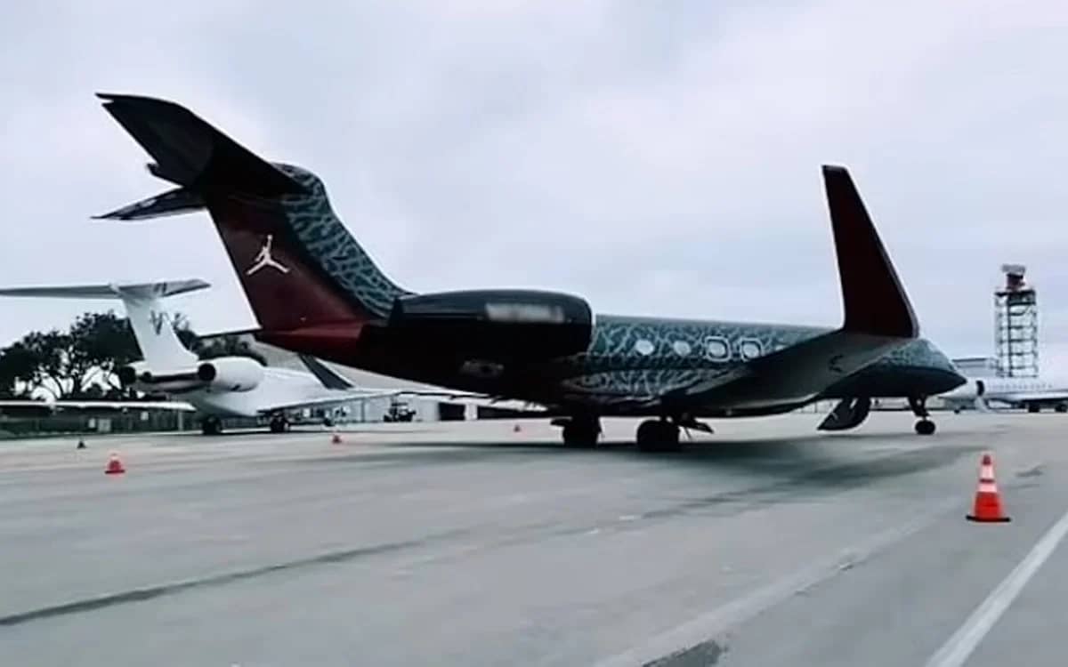 michael-jordan-70m-gulfstream-g650er-private-jet-specific-paint-job
