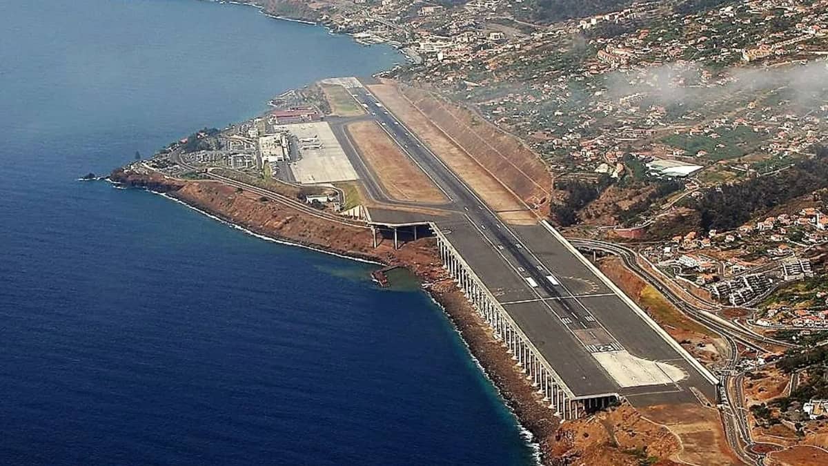 madeira-airport-football-under-runway