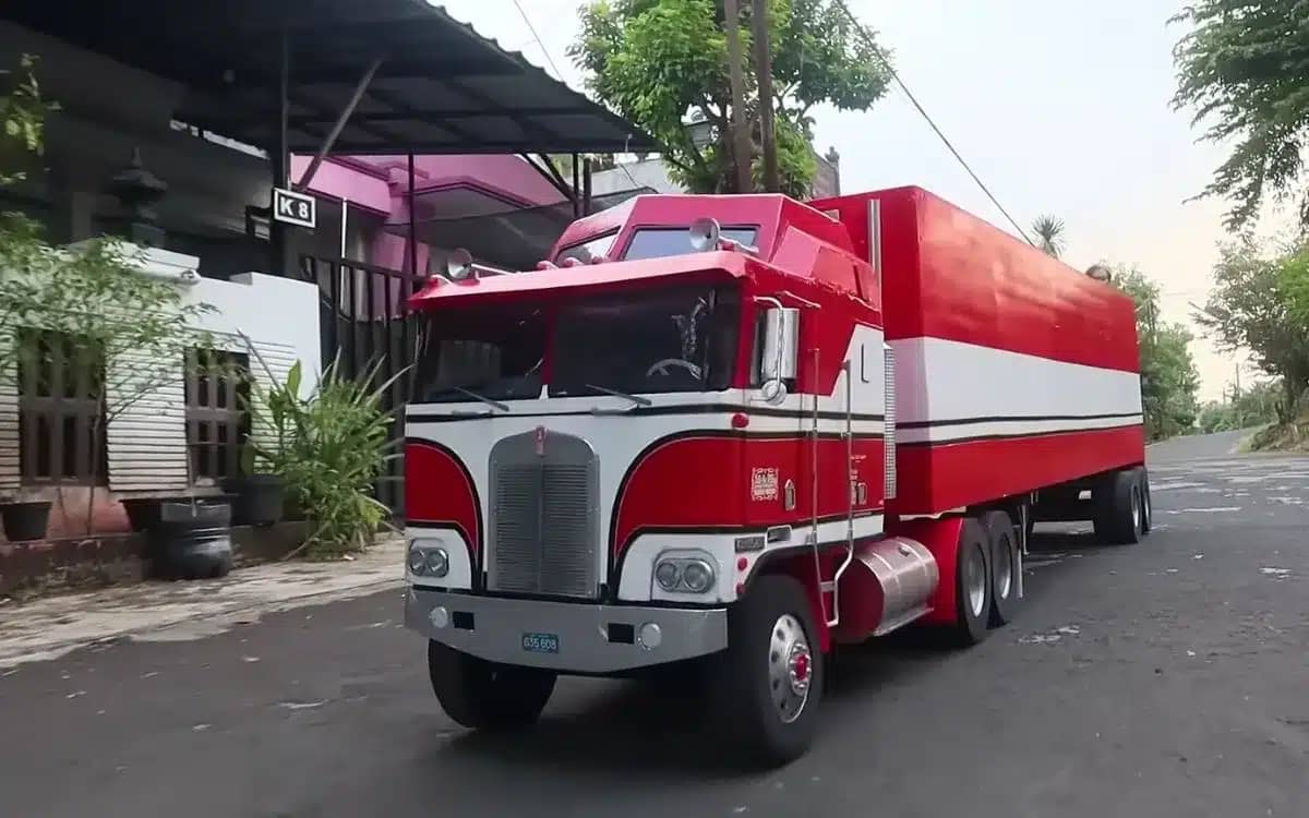 man-creates-a-diy-giant-rc-semi-truck-and-trailer