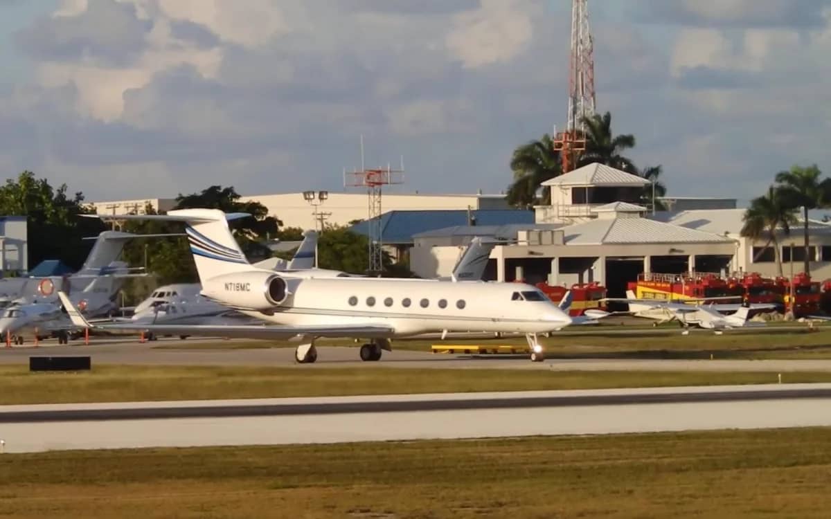 mark-cuban-flies-cancer-patient-to-hospital-on-private-jet