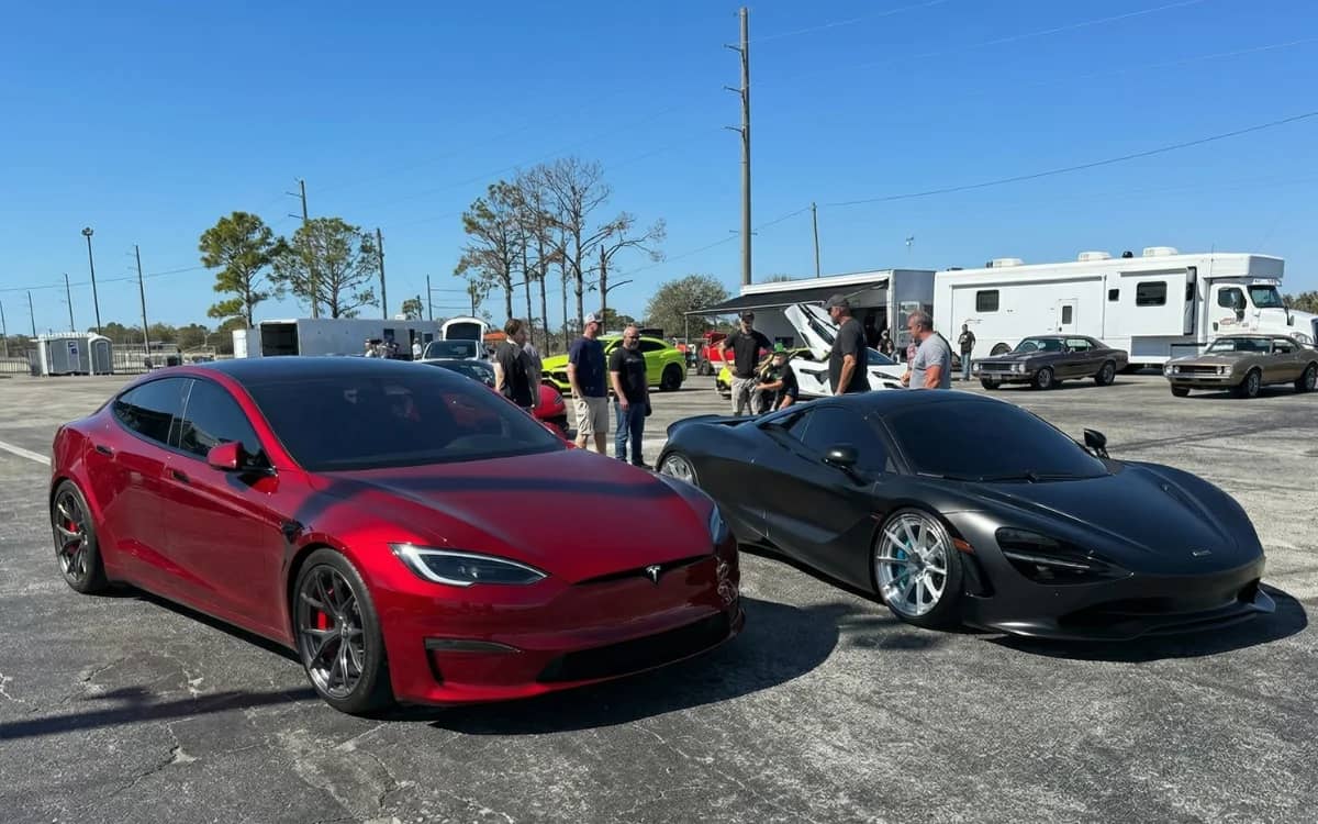 tesla-model-s-plaid-mclaren-750s-drag-race