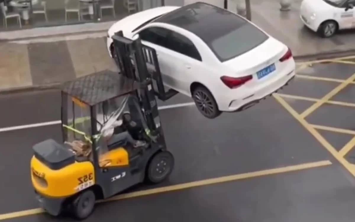 mercedes-a-class-forklift-towing-china