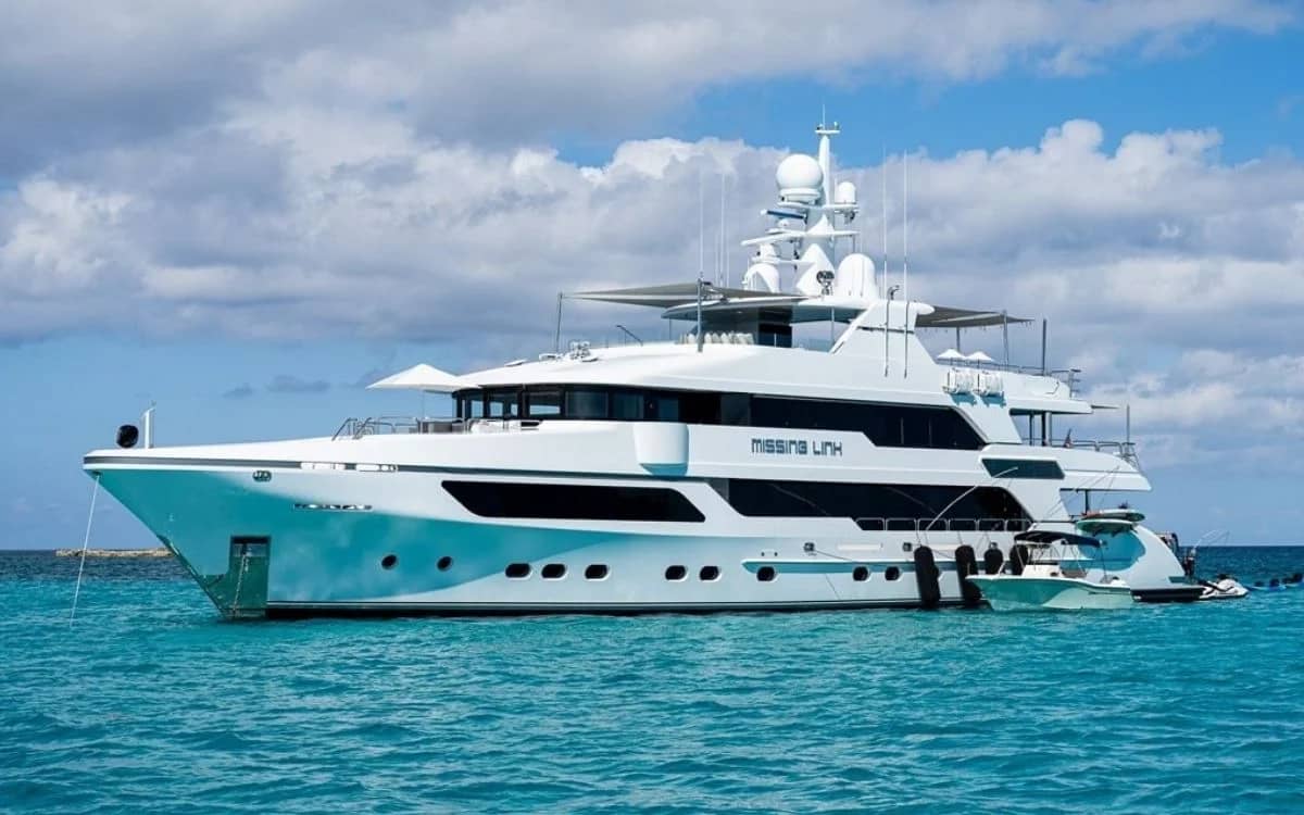 billionaire-stayed-loyal-to-his-superyacht-for-a-decade