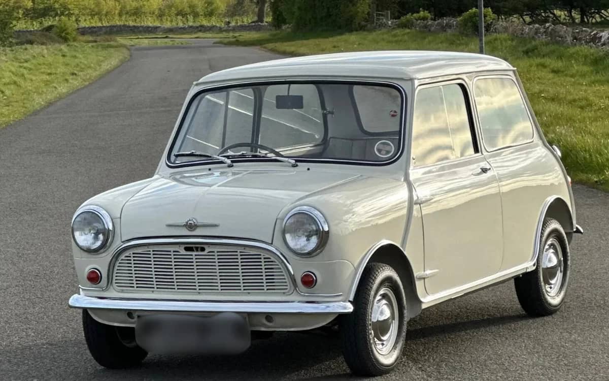 morris-mini-restoration-family-car