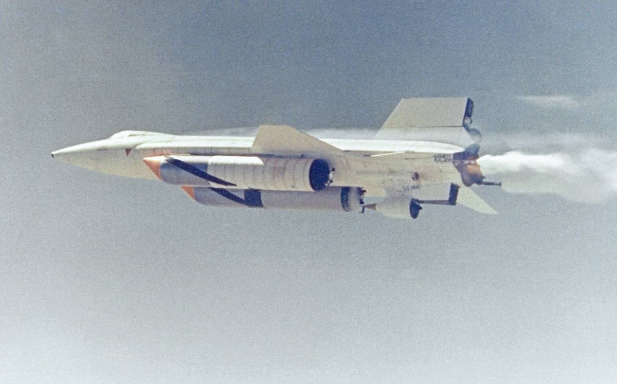 nasa-hypersonic-x-15-landing-in-california