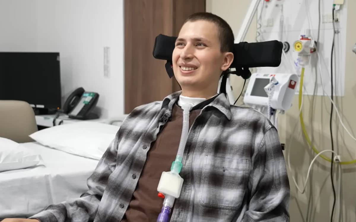 man-given-elon-musks-neuralink-brain-chip