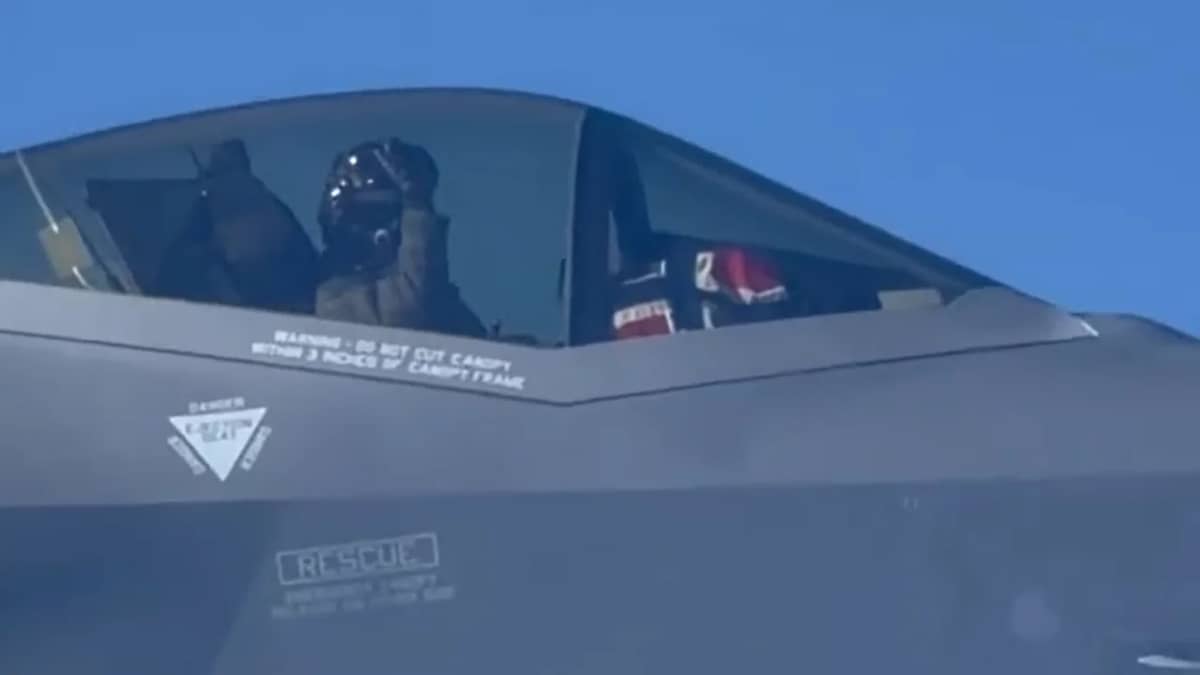 norwegian-football-team-world-cup-escorted-by-f-35