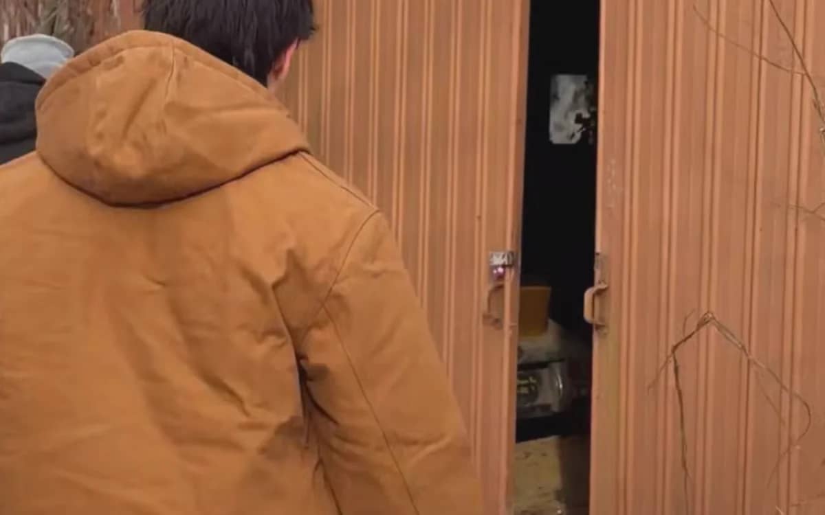 1969-porsche-in-ohio-barn-looks-clean-until-opened