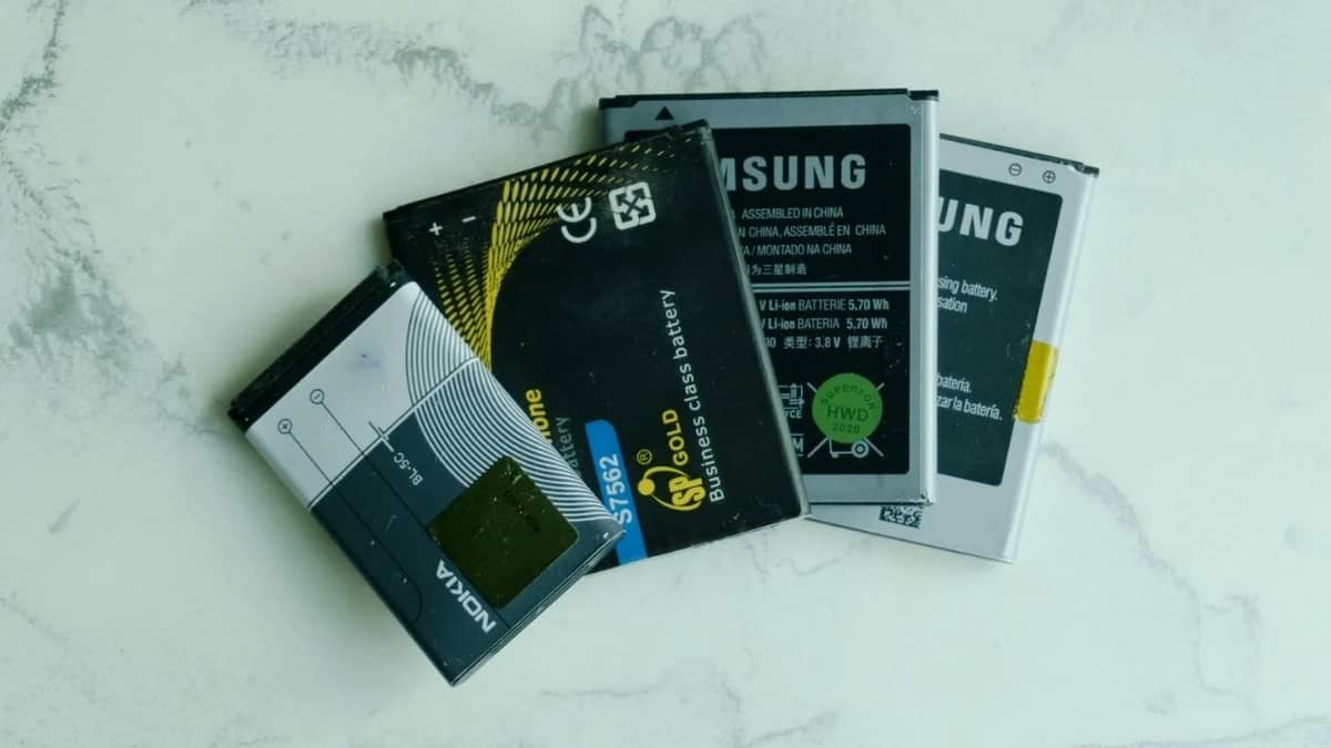 New EU law is forcing phones to have replaceable batteries that everyone can easily remove and fix which could cause seismic change