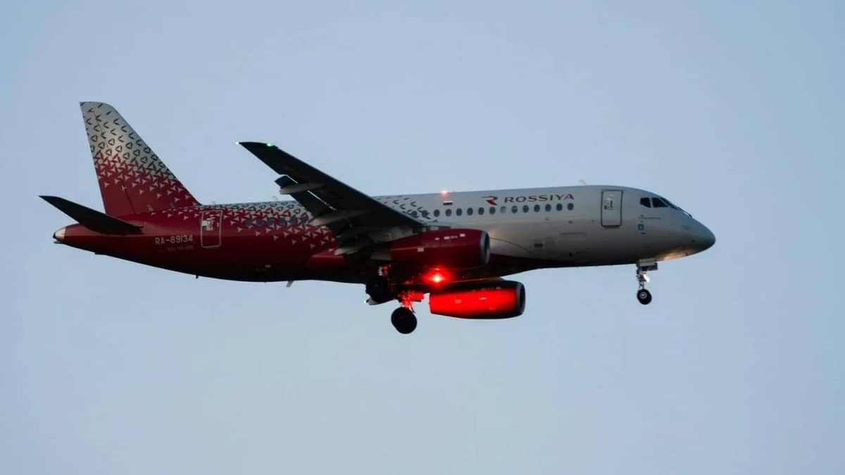 plane-light-colors-meaning-pilot-directions