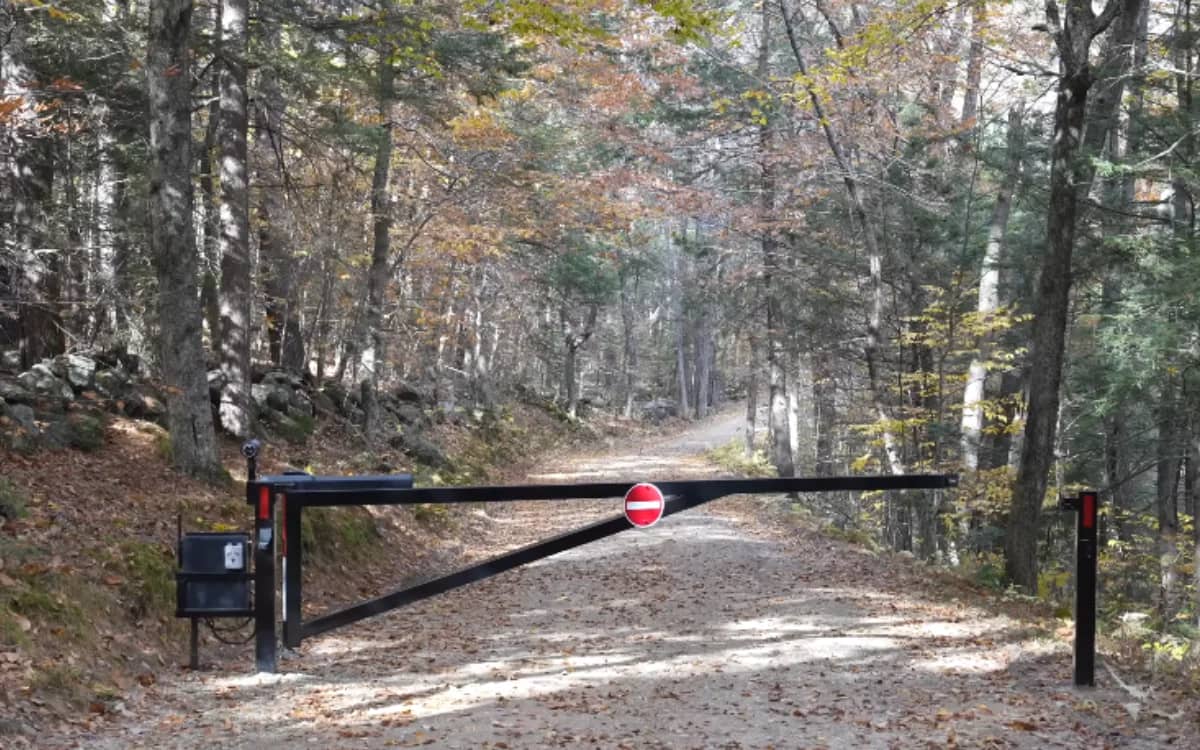 massachusetts-man-poe-powered-driveway-gate