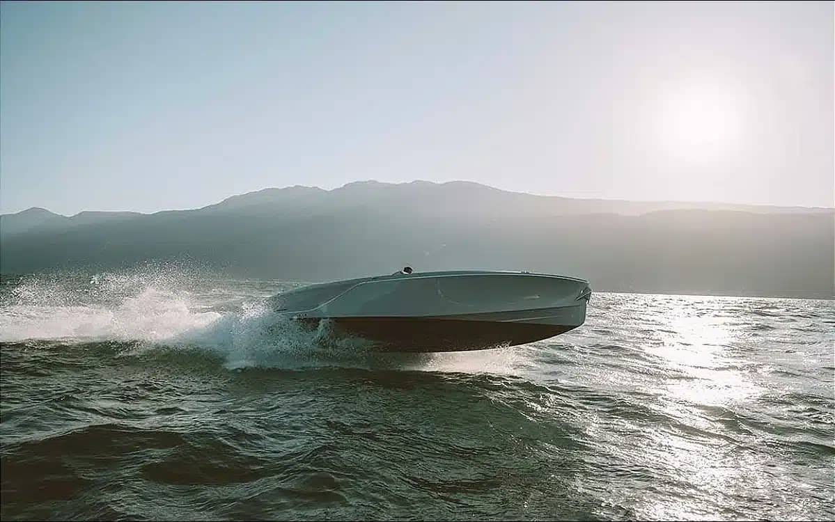 porsche-macan-speedboat-850-fantom-air