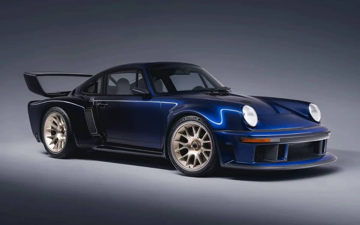 Singer casts a spell on the Porsche 911 with their first DLS turbo build in an enchanting colorway