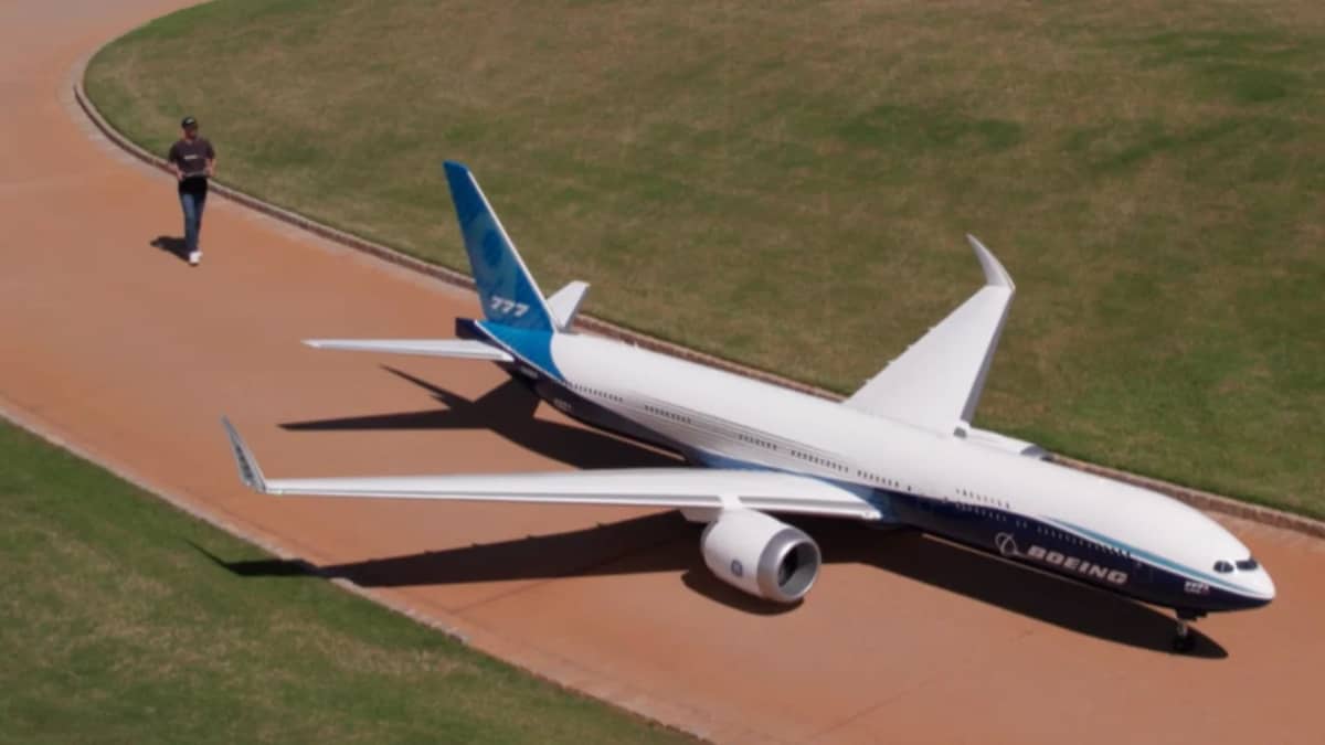 rc-boeing-777-9x-flying-first-time