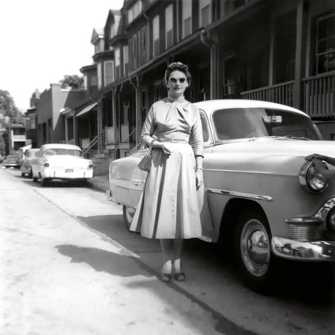 vintage-snapshots-from-french-artists-show-anonymous-americans-with-their-cars