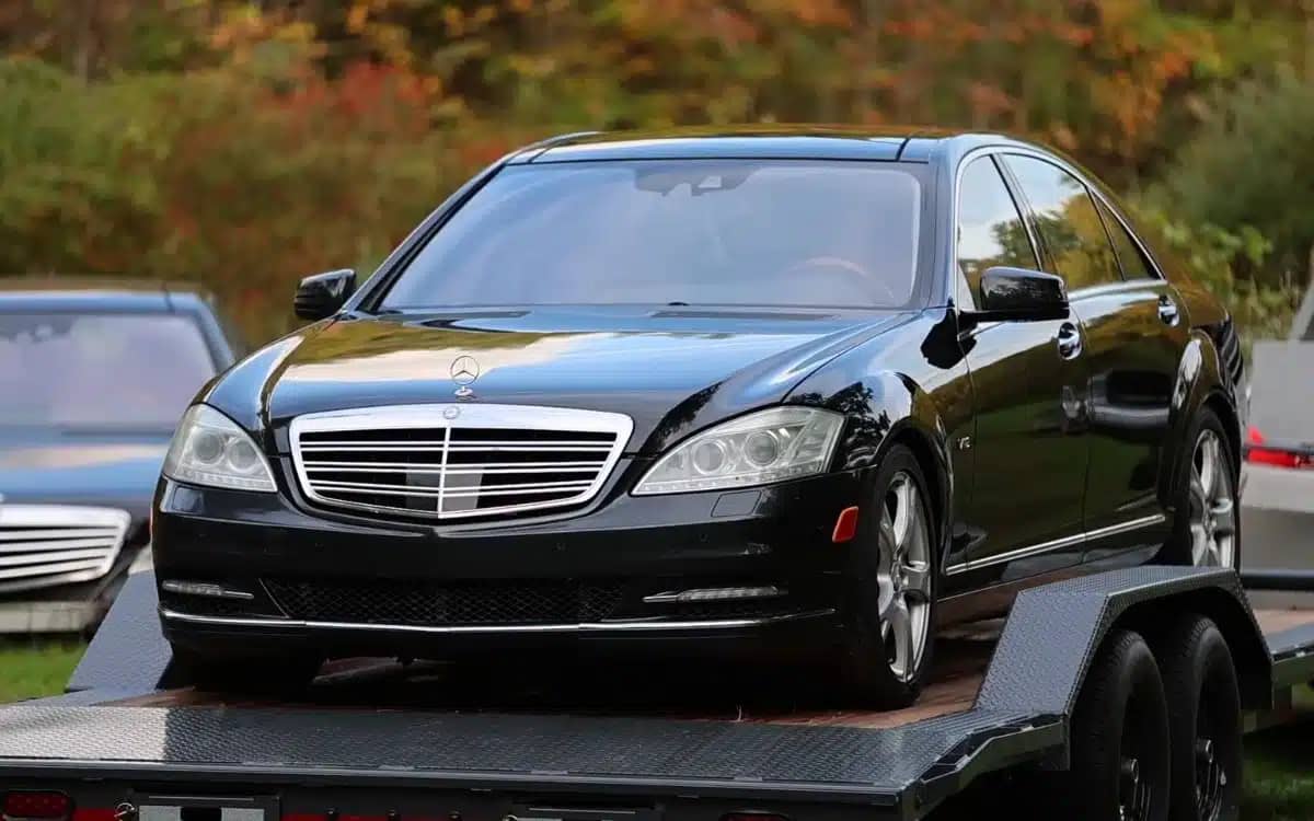 mercedes-benz-s-class-with-strange-note-left-by-mechanic