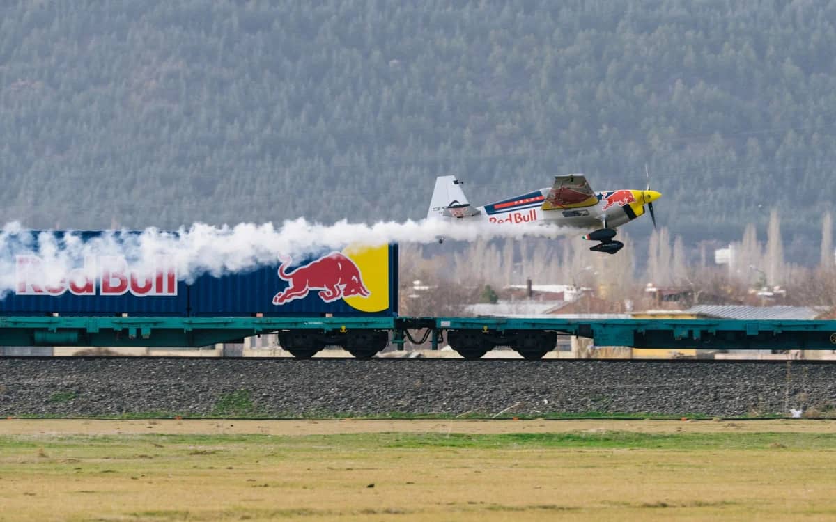red-bull-pilot-rimac-nevera-hypercar-train-stunt