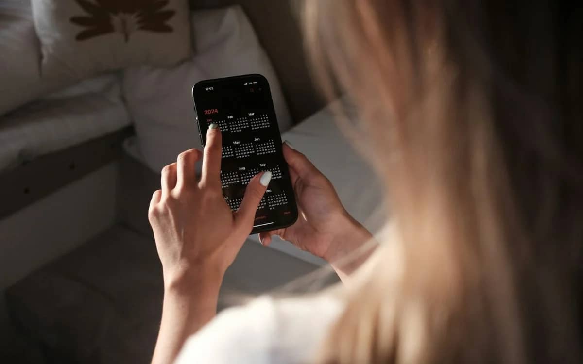 People are sharing their little-known iPhone tips and tricks they can't live without and some are golden