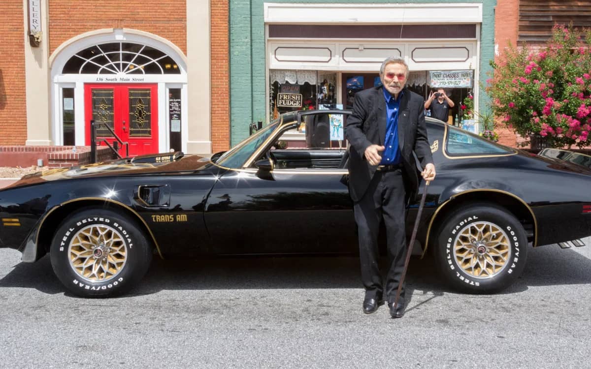 burt-reynolds-sold-last-pontiac-trans-ams-astonishing-amount