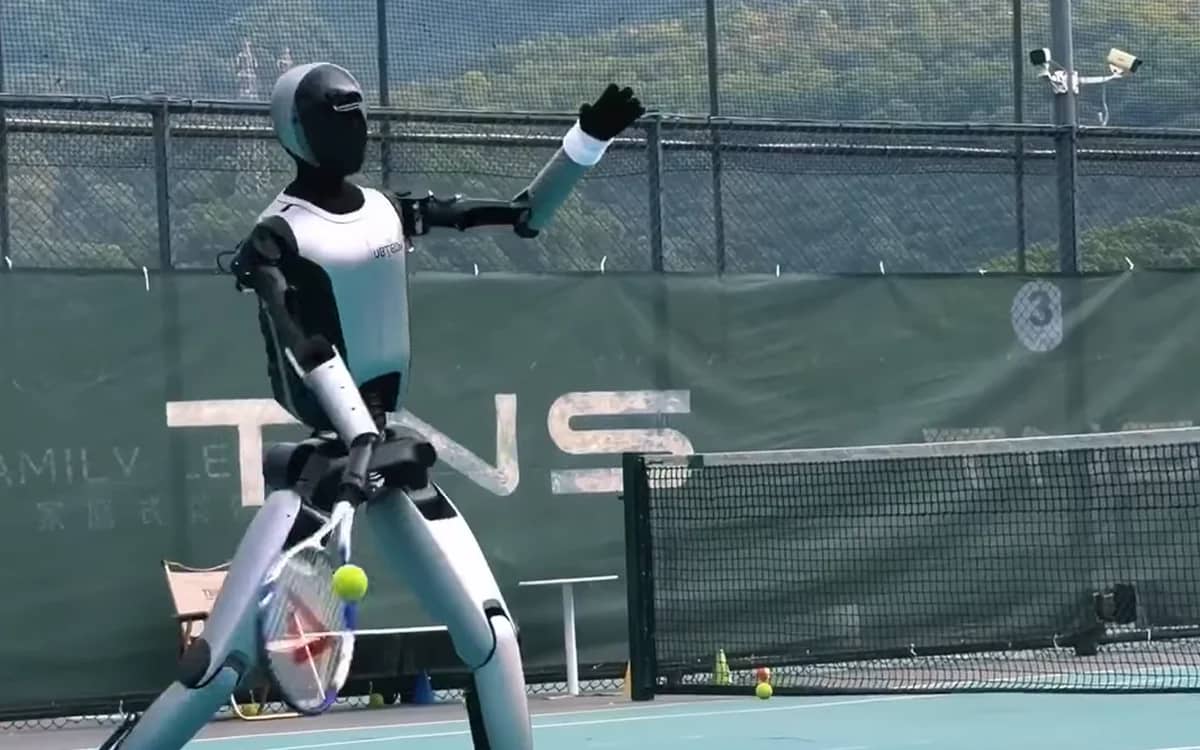 chinese-humanoid-robot-perfect-strokes-in-tennis
