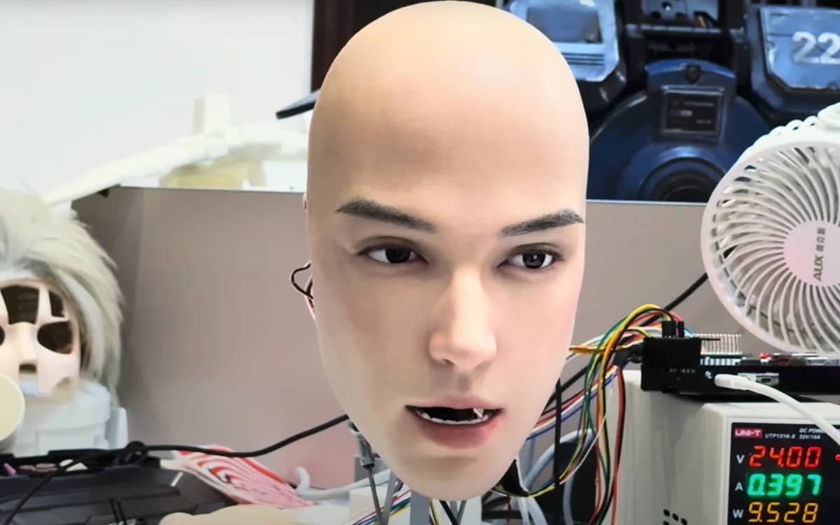 Humanoid robot head made in China leaves people shocked by its very realistic facial expressions
