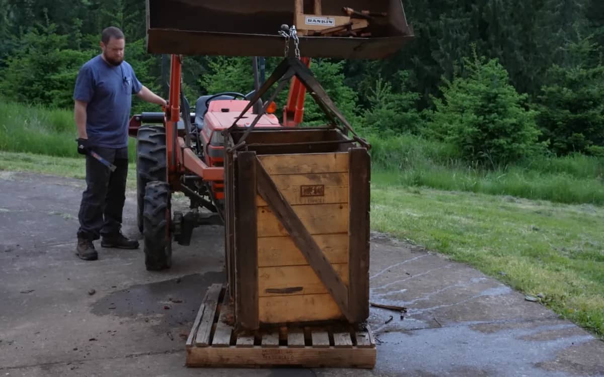 70-year-old-rolls-royce-crate-has-problems