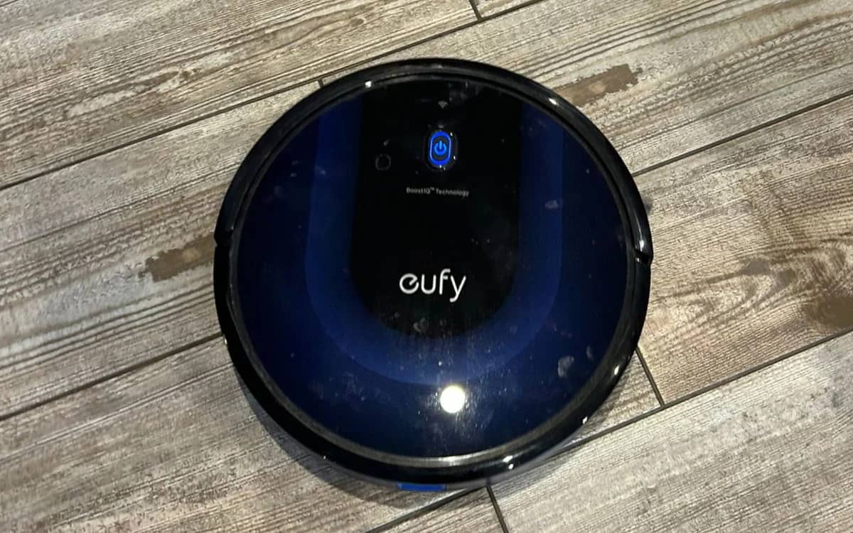 man-tries-to-fix-robot-vacuum-accidentally-takes-control-of-7000