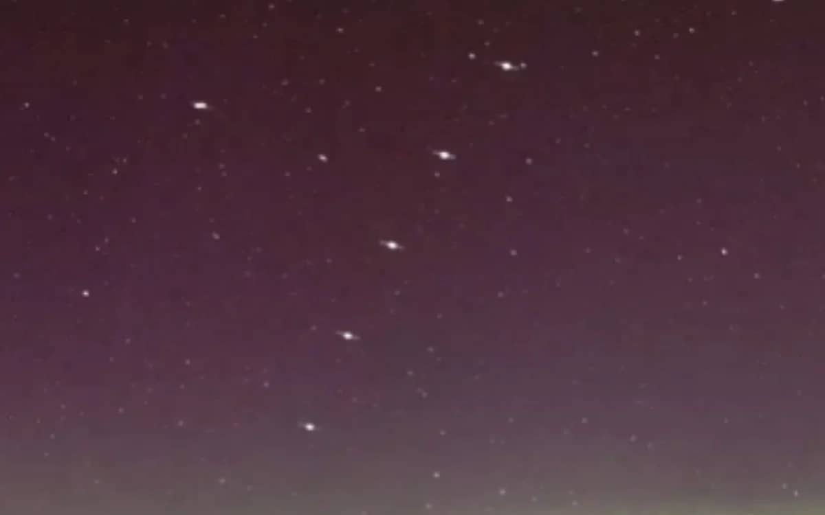 nasa-astronaut-footage-starlink-train-in-space