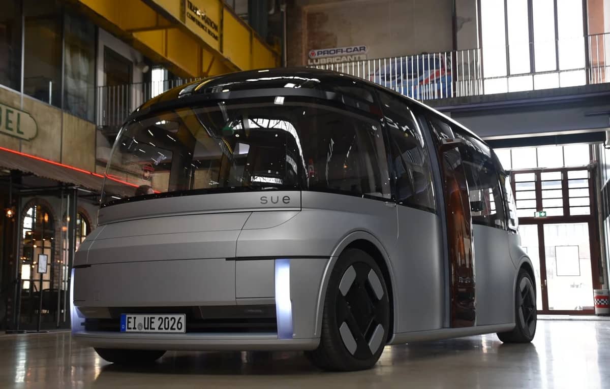 autonomous-vehicle-self-driving-electric-shuttle