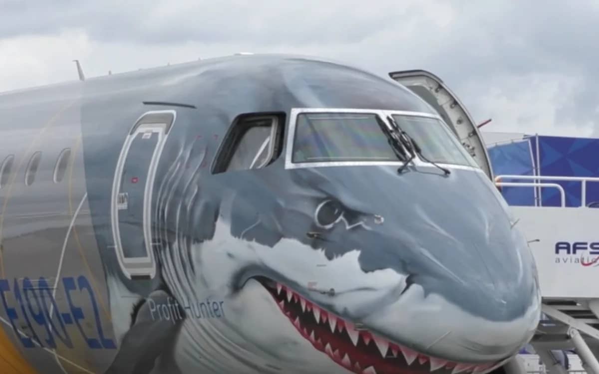 shark-faced-embraer-e190-e2-take-off